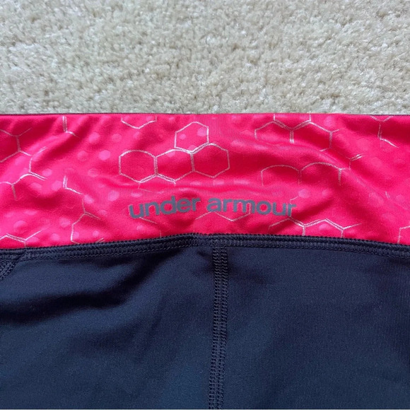 ✨Under Armour HeatGear Women’s Pink Fitted Capri Leggings - Size XS - EUC - Picture 4 of 6